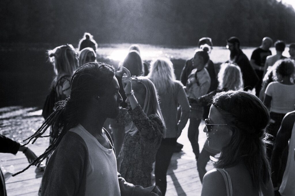 people-2589091_1280