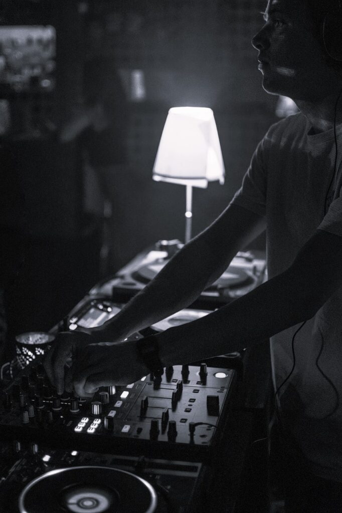 turntables-4586182_1280